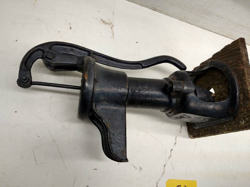 lot 20 image: Ramsey B23IN Water Pump...