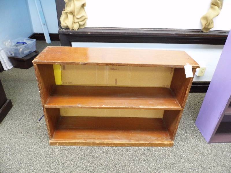 lot 3 image: Shelf