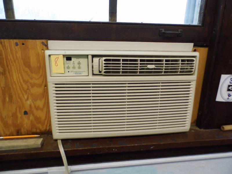 lot 8 image: Air Conditioner