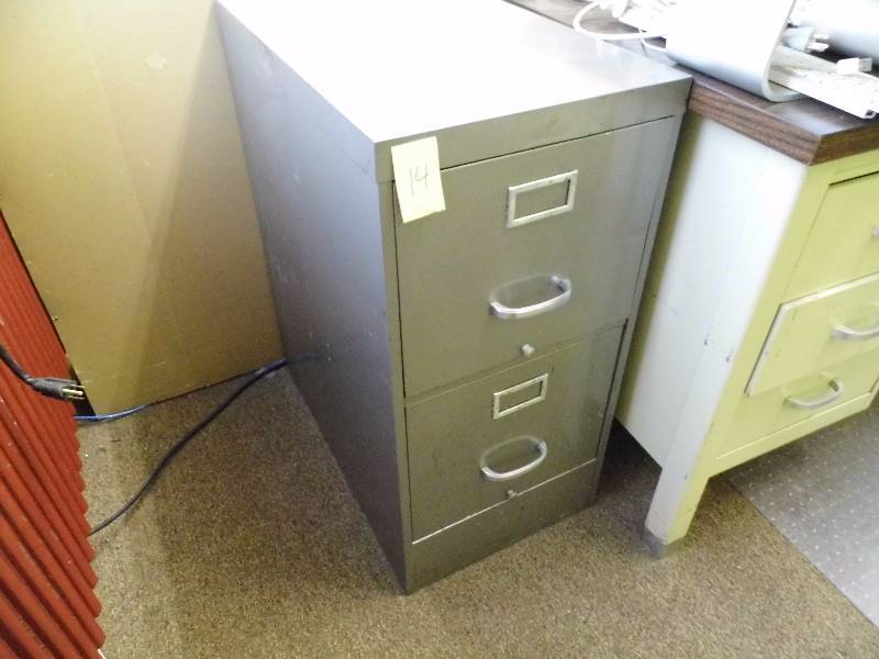 lot 14 image: 2 Drawer File Cabinet