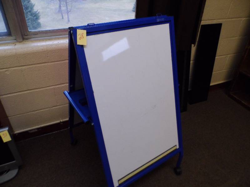 lot 28 image: Rolling White Board