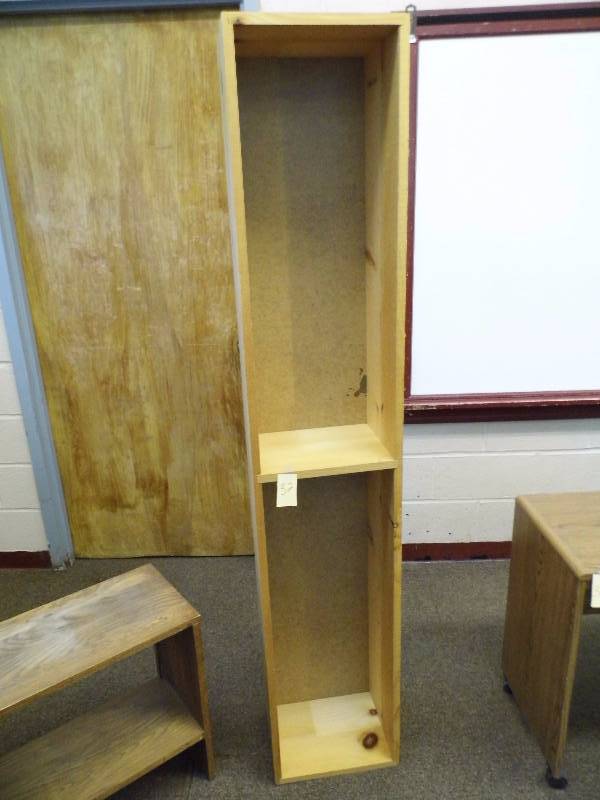 lot 32 image: Tall Shelf