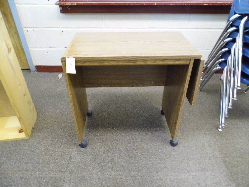 lot 33 image: Rolling Desk