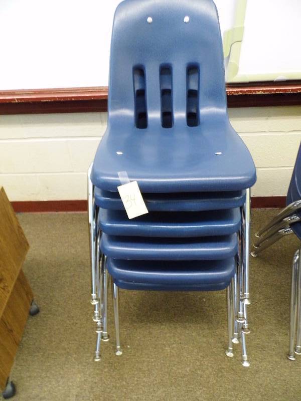lot 34 image: Lot of 6 Chairs