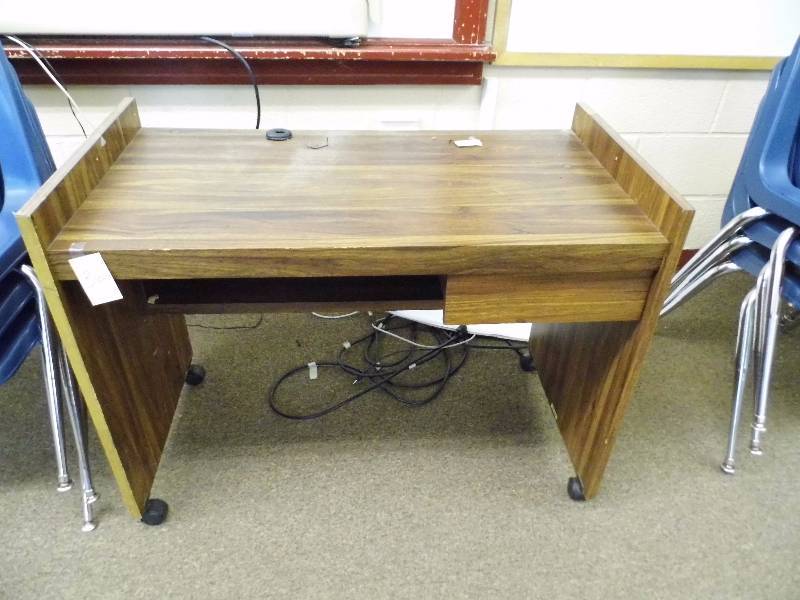 lot 36 image: Rolling Desk
