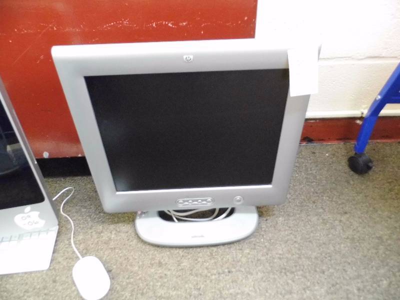 lot 38 image: HP Monitor