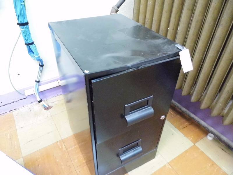 lot 46 image: 2 Drawer File Cabinet