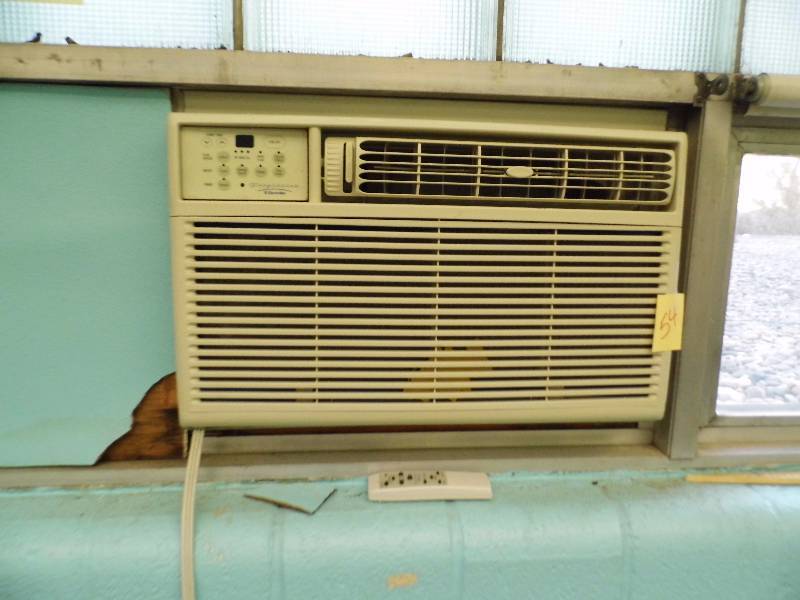 lot 54 image: Air Conditioner w Remote