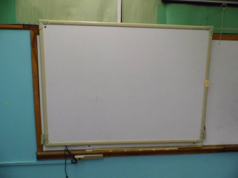 lot 55 image: Promethean Whiteboard w InFocus Projector