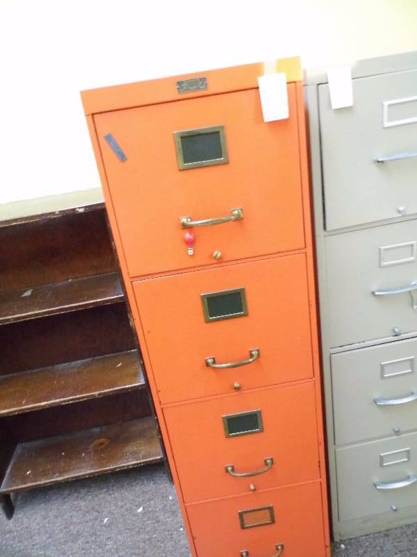 lot 59 image: 4 Drawer File Cabinet