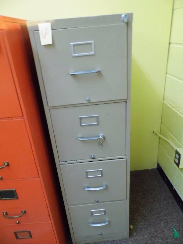 lot 60 image: 4 Drawer File Cabinet