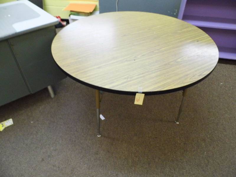 lot 61 image: Round Table