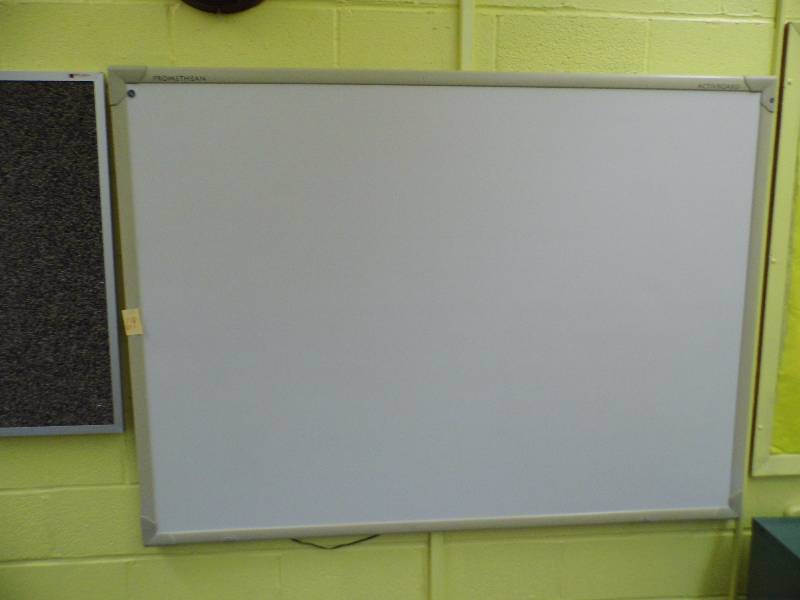 lot 69 image: Promethean Whiteboard w Epson Projector