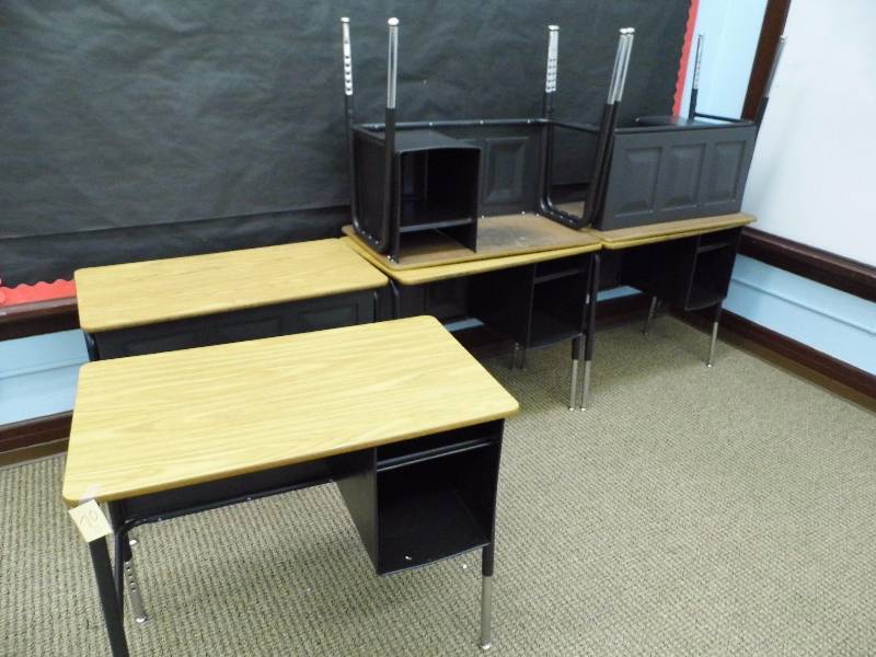 lot 70 image: Lot of 6 Student Desks