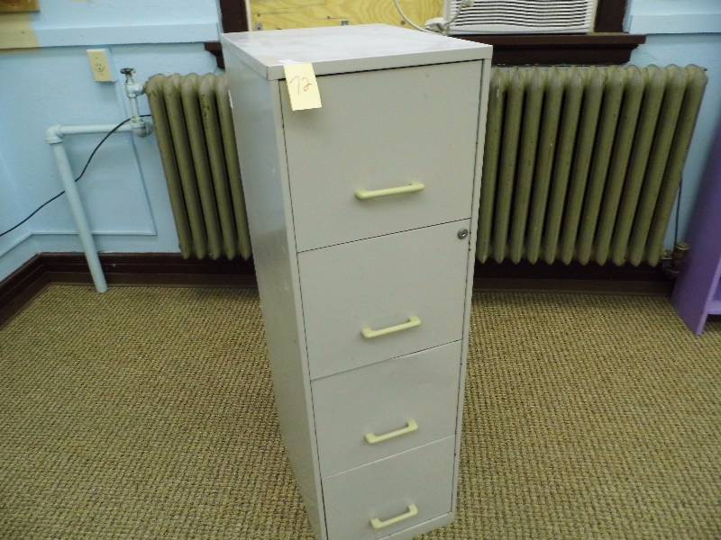 lot 72 image: 4 Drawer File Cabinet