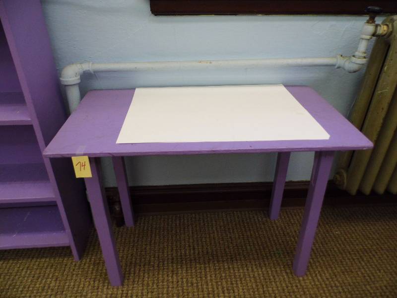 lot 74 image: Table
