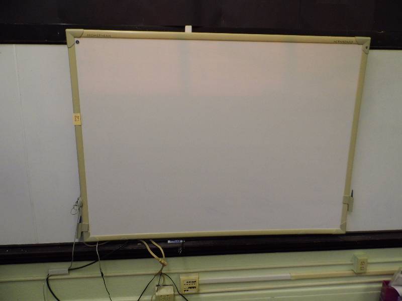 lot 83 image: Promethean Whiteboard w InFocus Projector