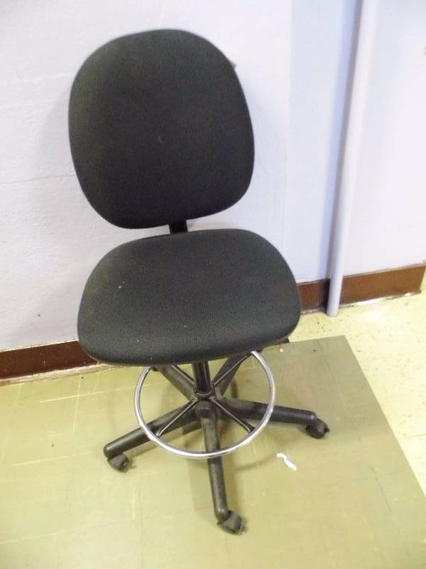 lot 89 image: Desk Chair