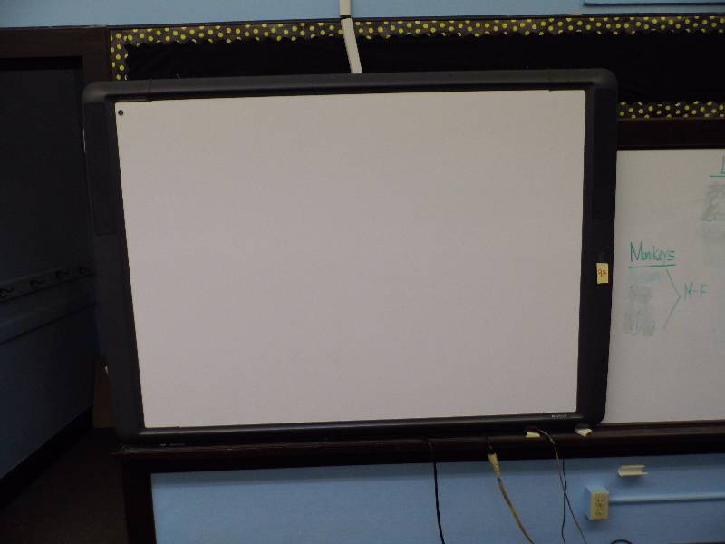 lot 92 image: Promethean Whiteboard w InFocus Projector