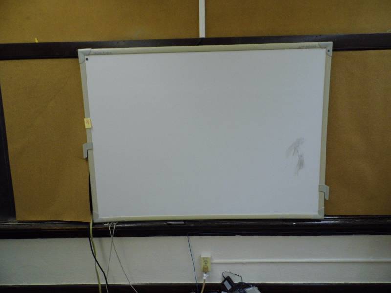lot 98 image: Promethean Whiteboard w InFocus Projector