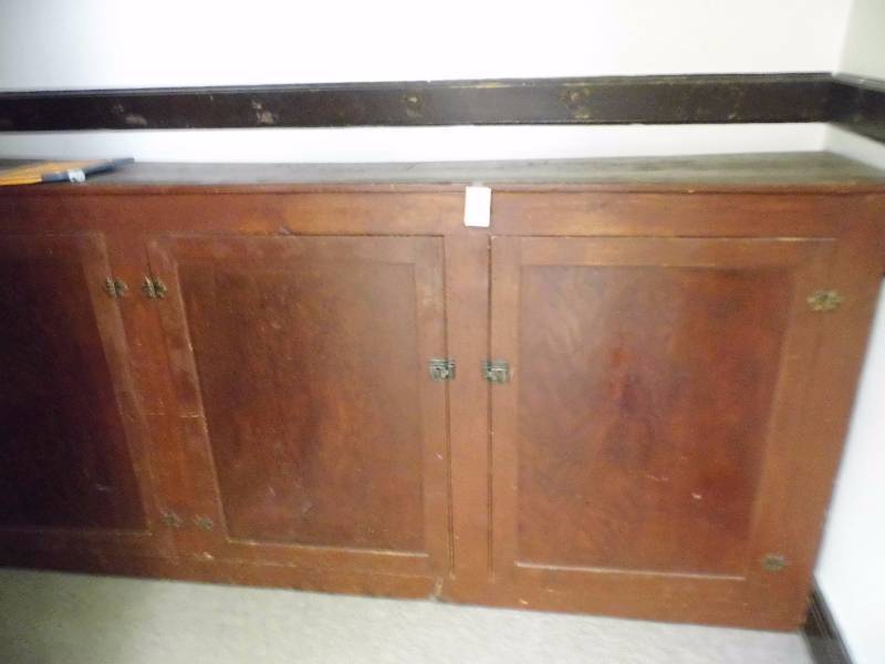 lot 100 image: Cabinet