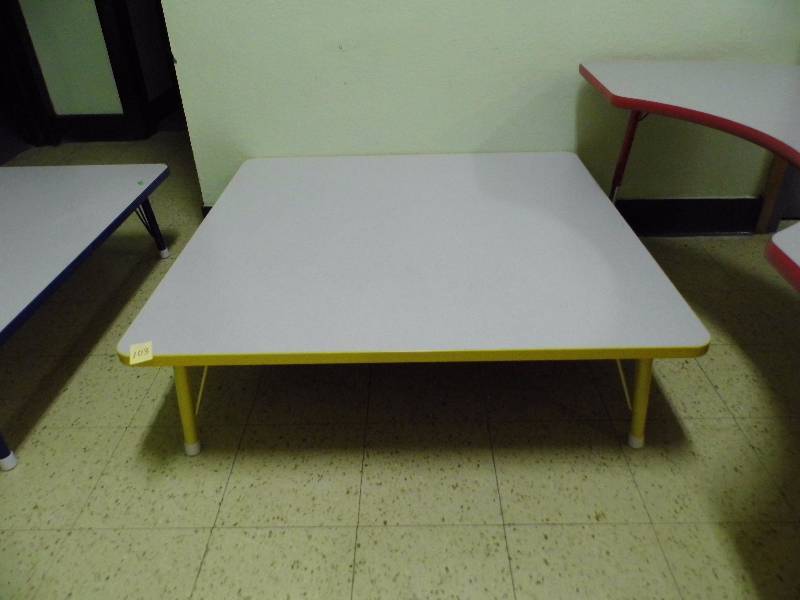 lot 103 image: Yellow Table