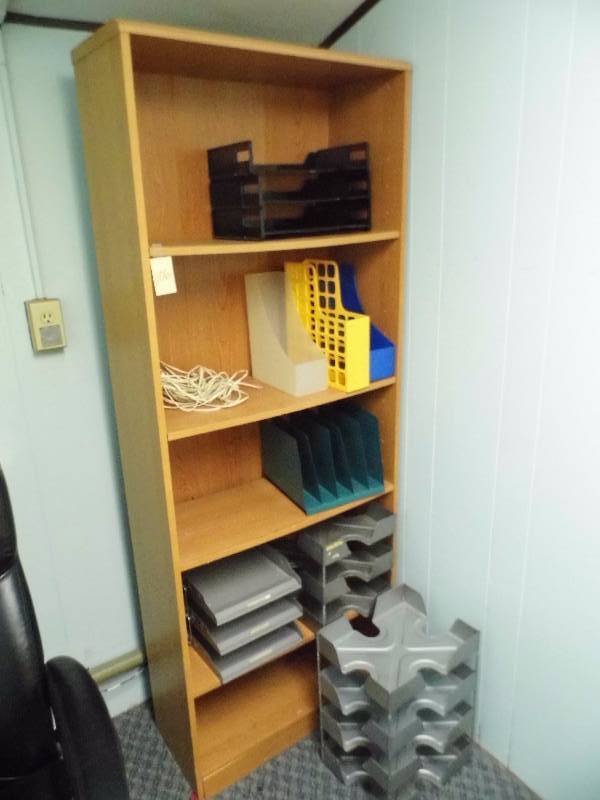 lot 106 image: Shelf w Contents