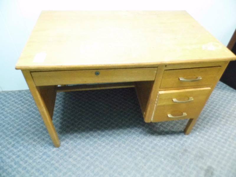 lot 107 image: Desk