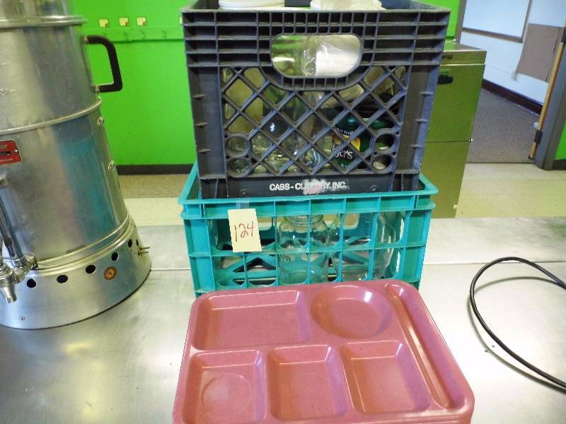 lot 124 image: 2 Crates - Lunch Trays - Jars