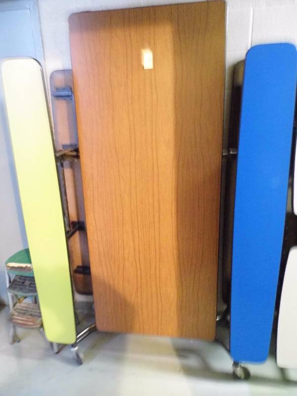 lot 129 image: Folding Lunch Table