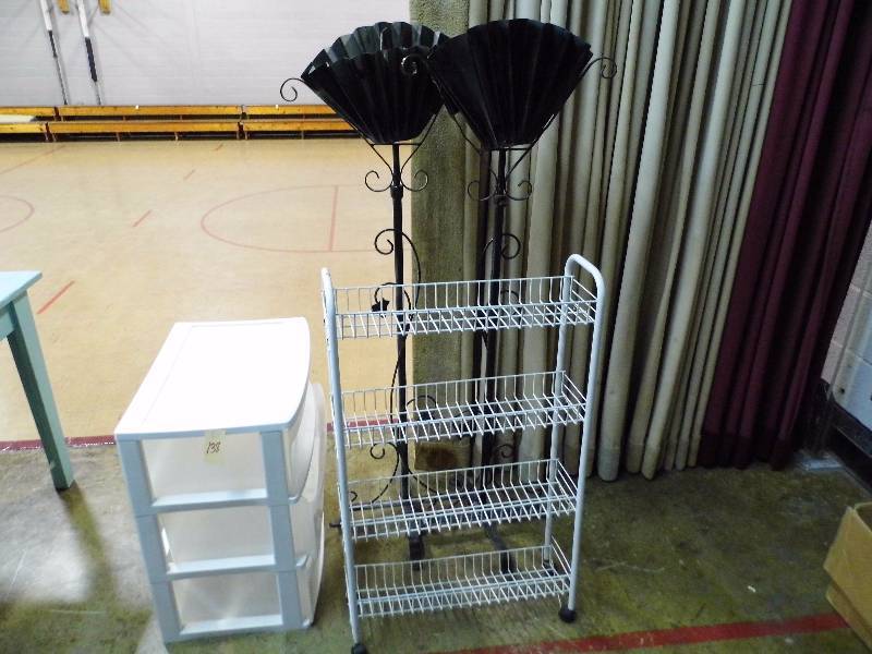 lot 138 image: Organizer - Shelf - Floral Displays