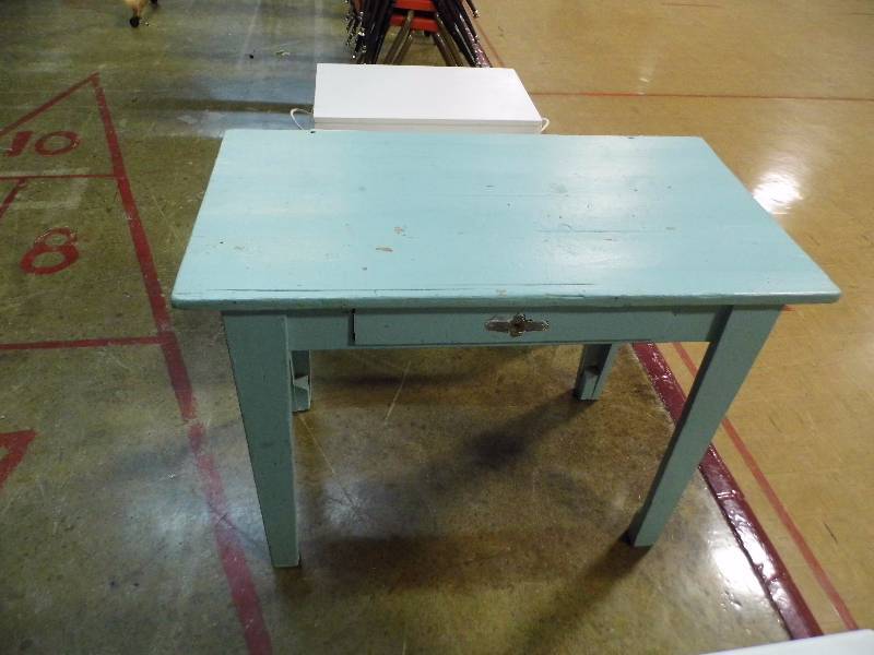 lot 139 image: Desk