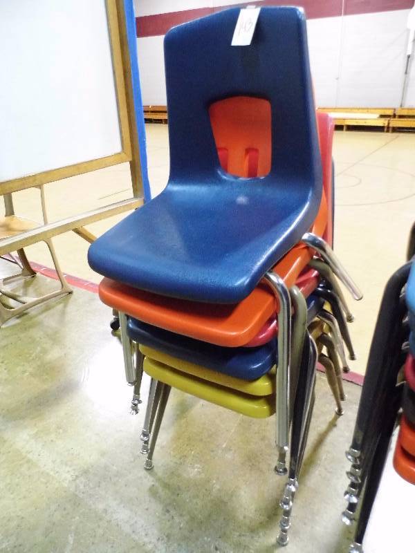 lot 143 image: Lot of 6 Chairs
