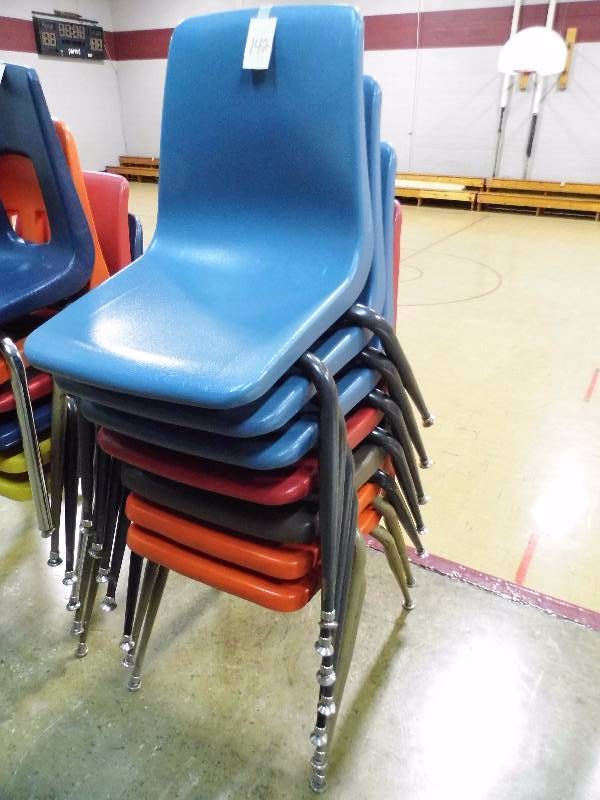 lot 142 image: Lot of 7 Chairs