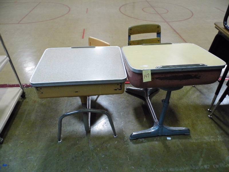 lot 147 image: Lot of 2 Desks
