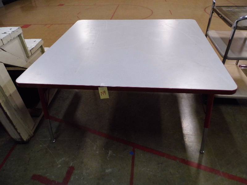 lot 149 image: Table