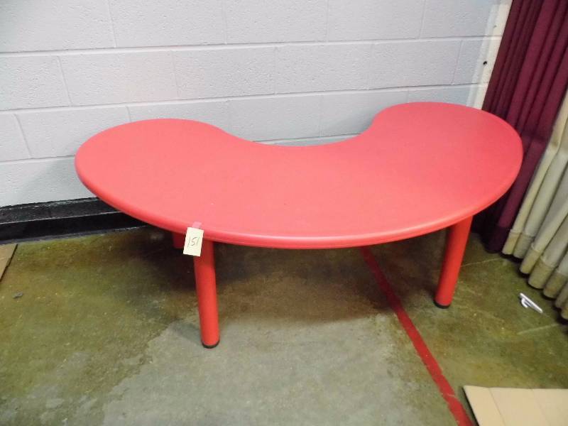 lot 151 image: Plastic Table