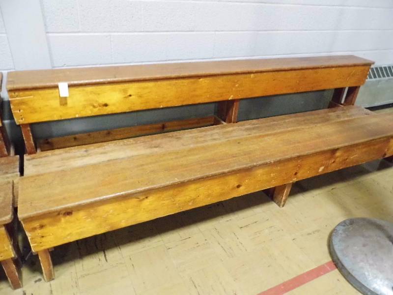 lot 175 image: Bleacher Bench