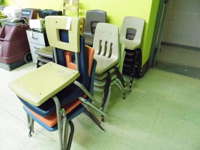 lot 190 image: Lot of 12 Chairs
