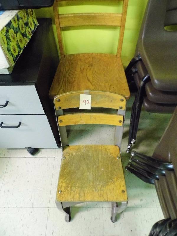 lot 192 image: Lot of 2 Chairs