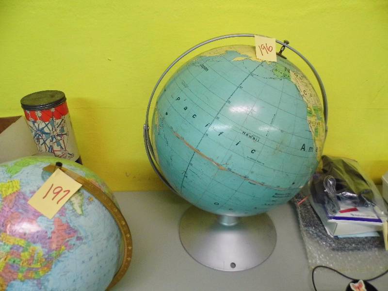 lot 196 image: Large Globe
