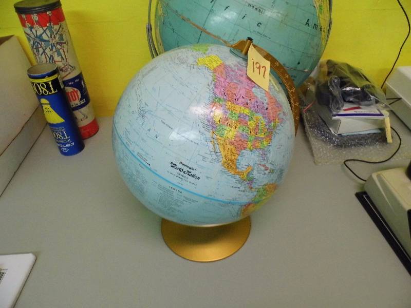lot 197 image: Small Globe