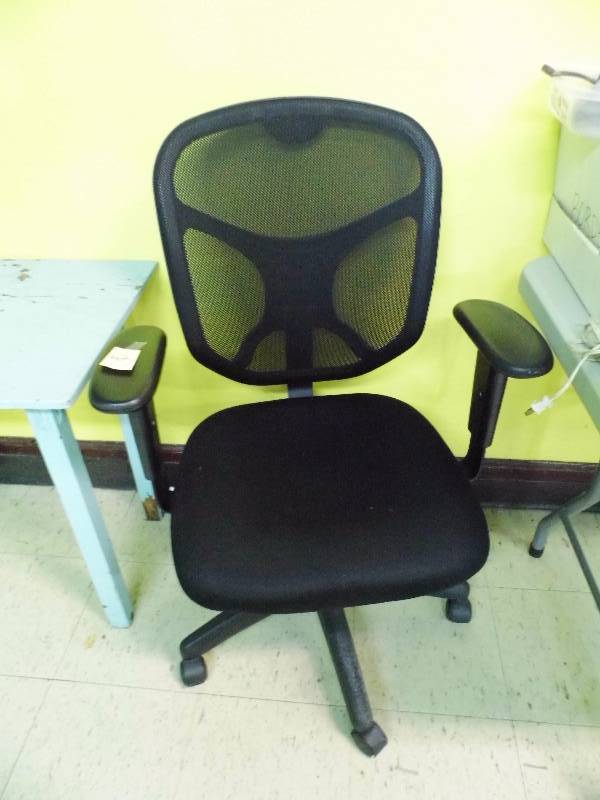 lot 202 image: Desk Chair