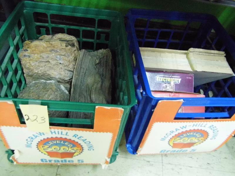 lot 223 image: Rocks - Science Items