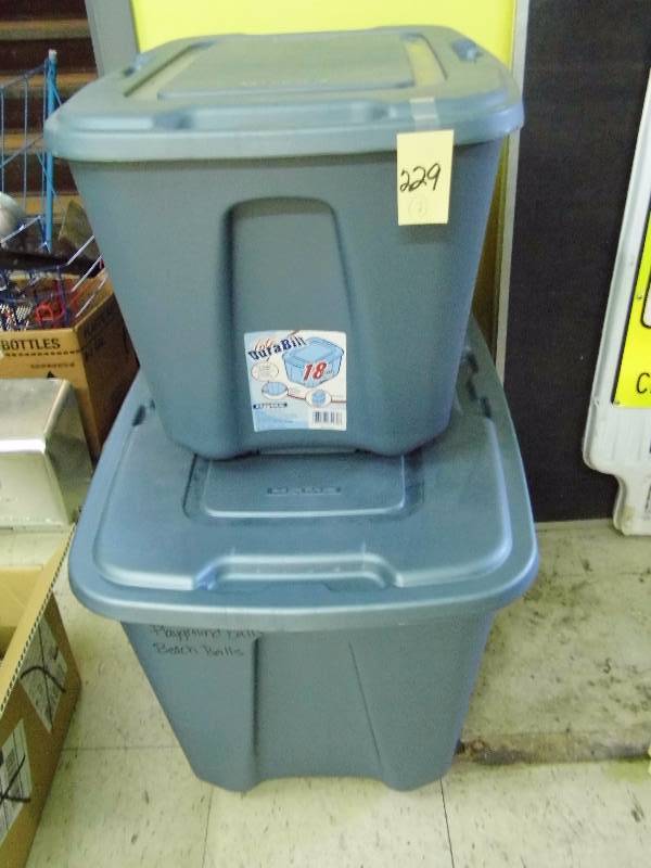 lot 229 image: 2 Totes
