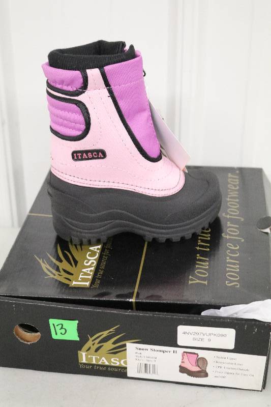 lot 13 image: Toddler Boots
