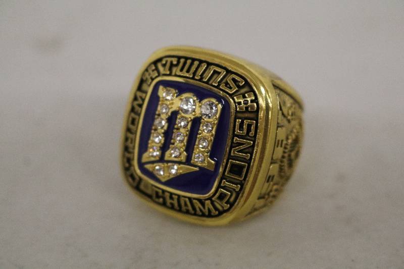 lot 20 image: Minnesote Twins Ring