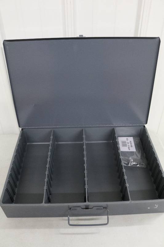 lot 22 image: Organizer Case