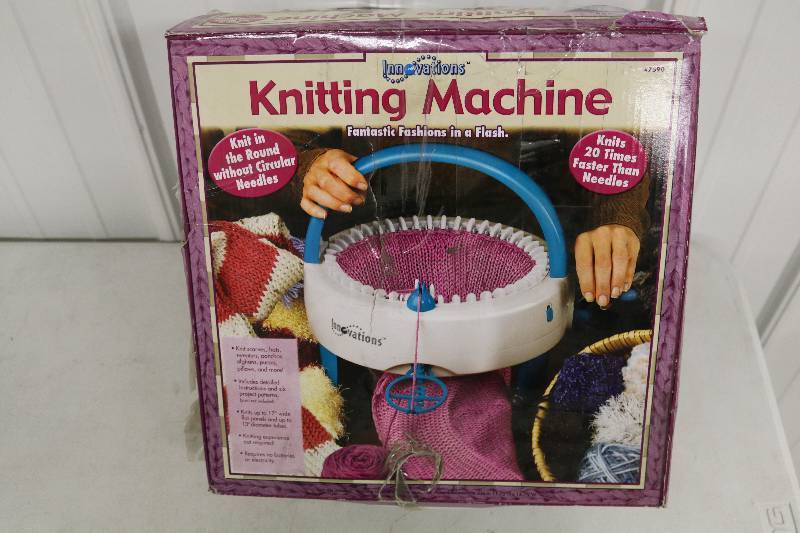 lot 23 image: Knitting Machine