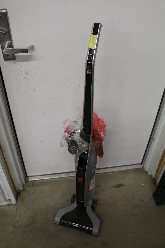 lot 114 image: Hoover Cordless Vacuum